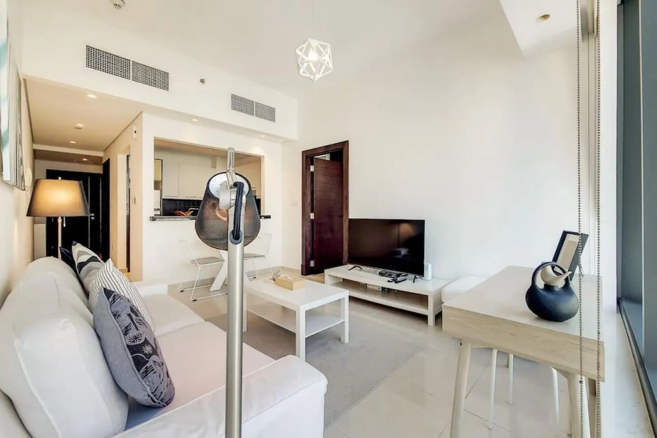 Silverene Tower B, Dubai Marina - Glamorous One Bedroom 公寓